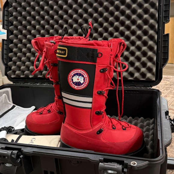 Women’s Snow Mantra Canada Goose Boots - Picture 4 of 6